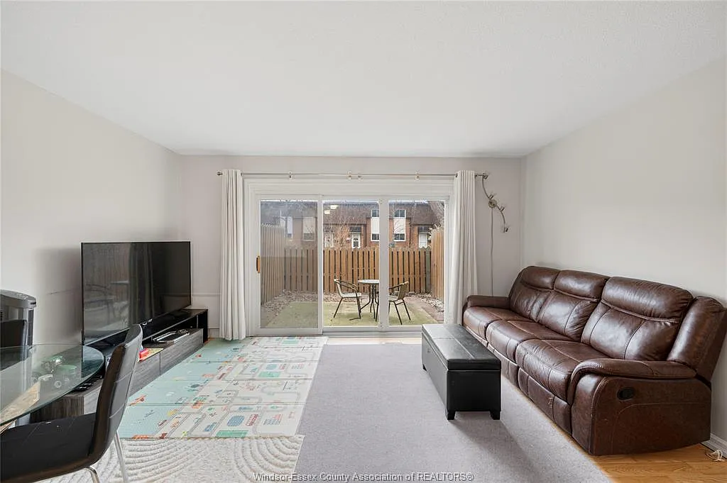 3 bed, 2.0 bath, $2,100 — Photo 4