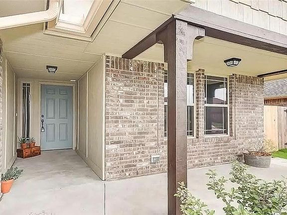 3rd image of 709 SW 149th Pl