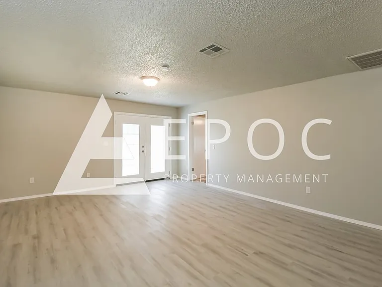 9813 NE 10th St — Photo 5