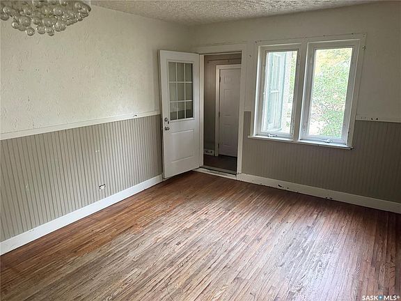 2nd image of 1110 Queen STREET