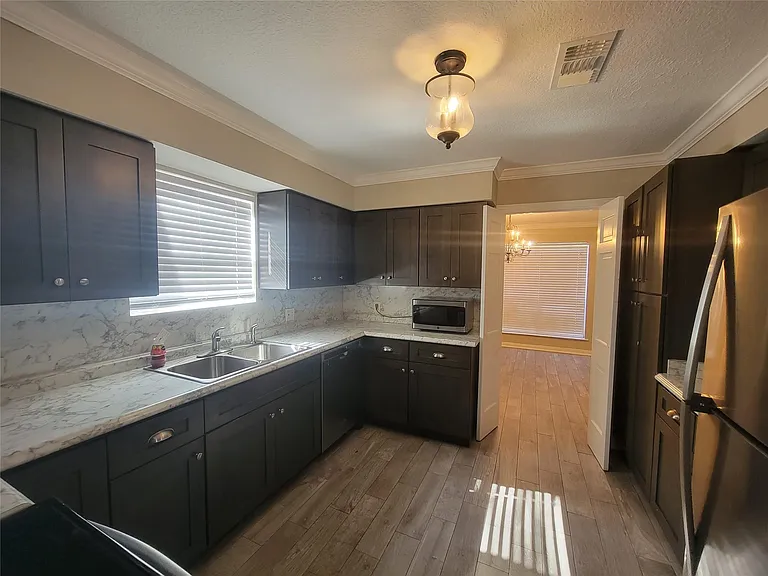 4015 Chapel Square Dr — Photo 12