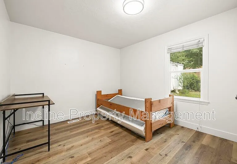 706 N 900 E — Photo 14