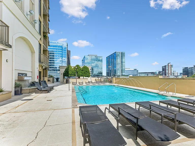 1510 Demonbreun St #702 — Photo 3
