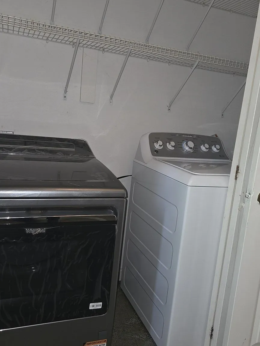3 bed, 1.5 bath, 1844 sqft, $3,900 — Photo 2