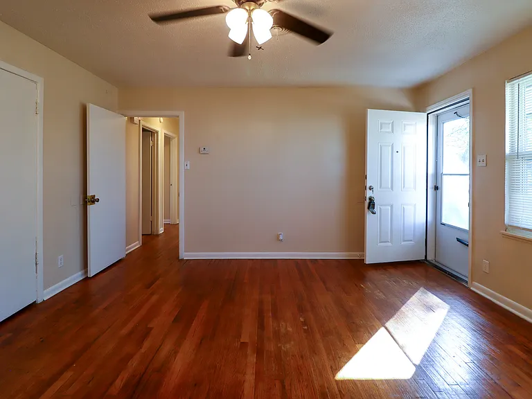 2701 Hillside Dr — Photo 7