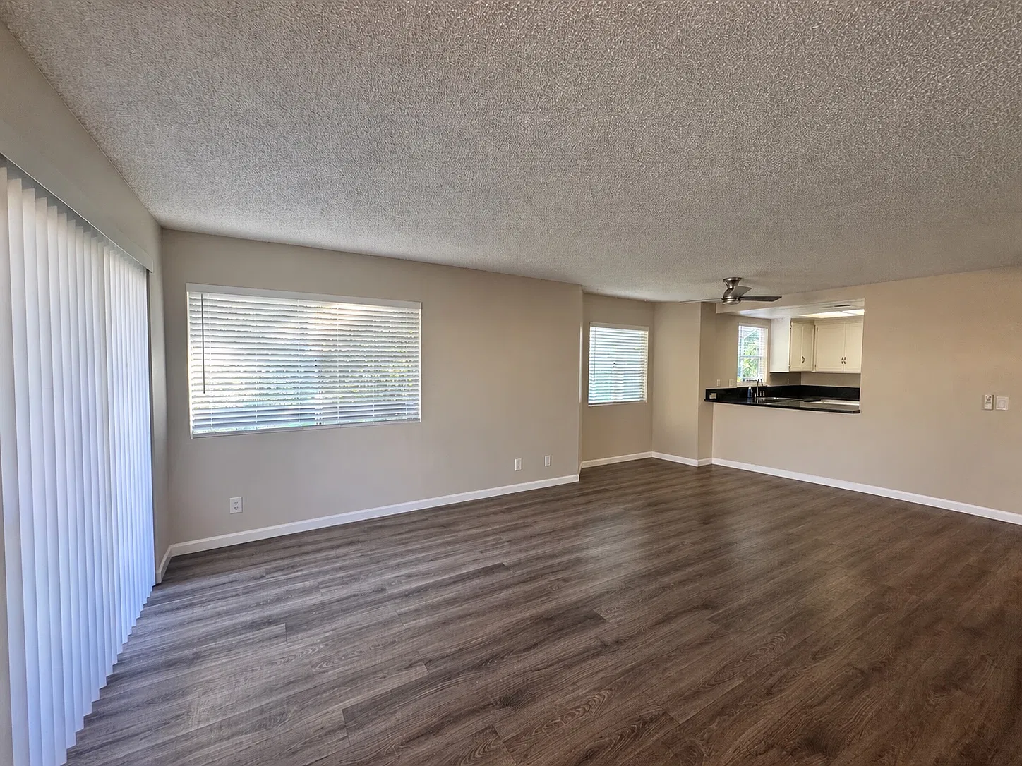 3 bed, 1001 sqft, $3,150 — Photo 4