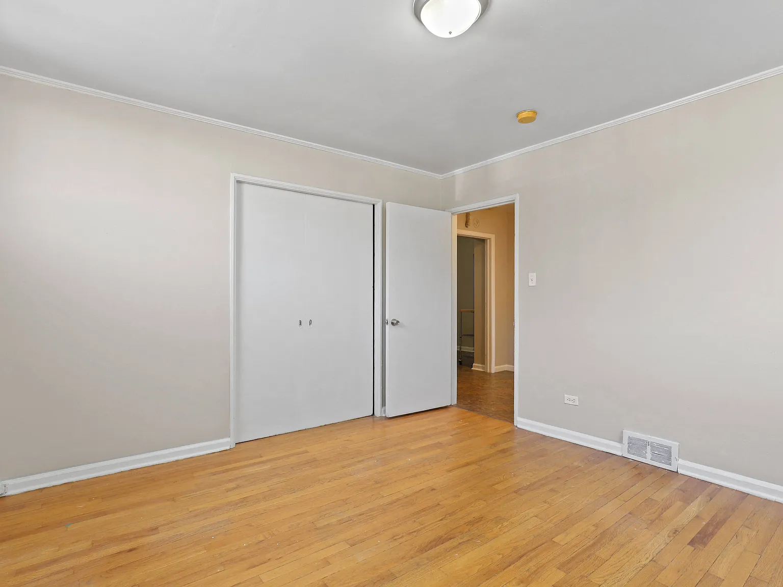 Race Street Apartments — Photo 2