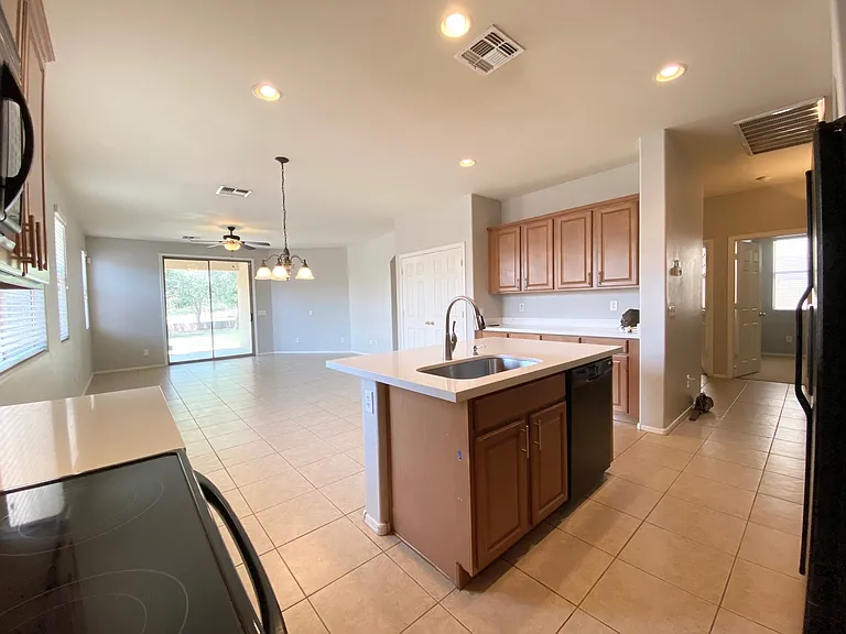 1376 E Mia Ln — Photo 7