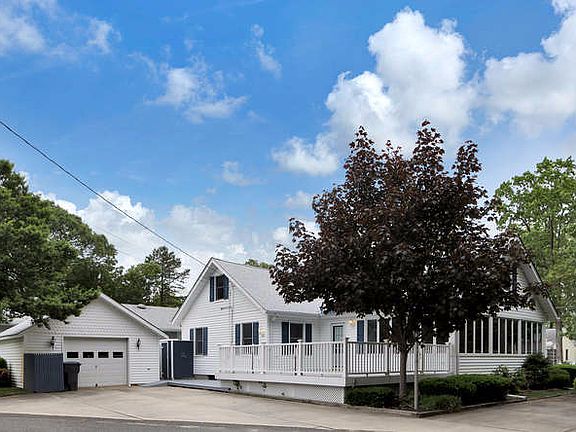 4th image of 220 Swan Blvd