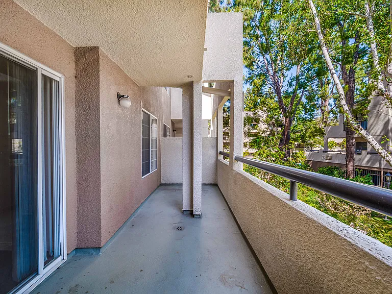 5520 Owensmouth Ave #108 — Photo 13