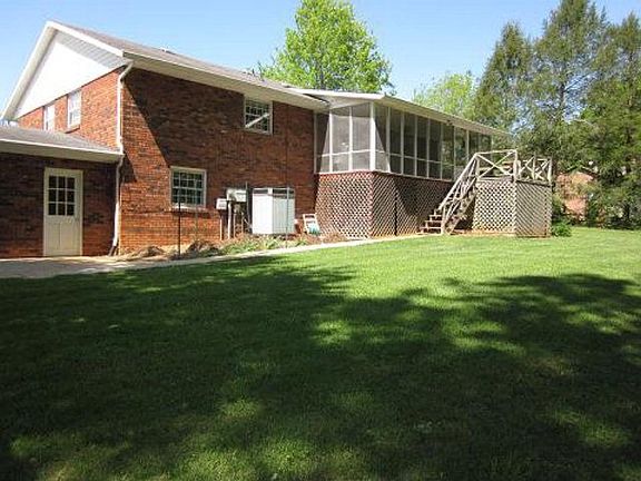 3rd image of 775 Beaumont Poplar St
