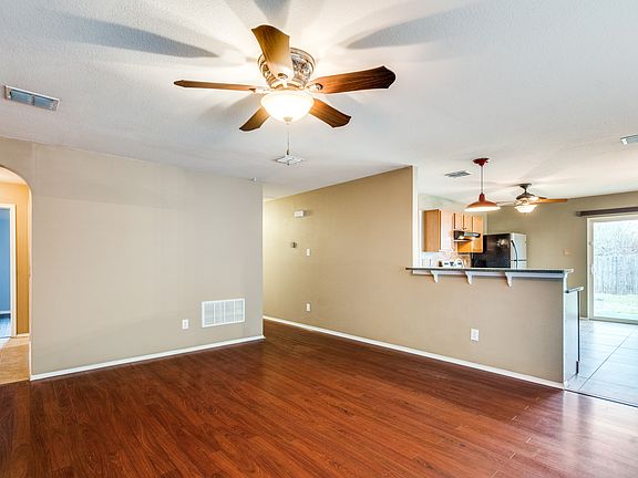 5th image of 2844 Bluffs Ct