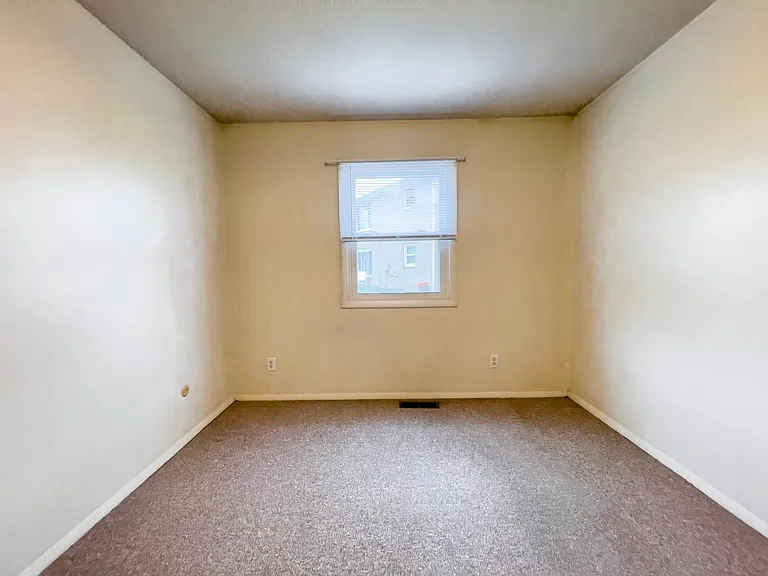 Hollyglen Apartments - Your Next Home in the Heart of Yorktown Schools — Photo 19