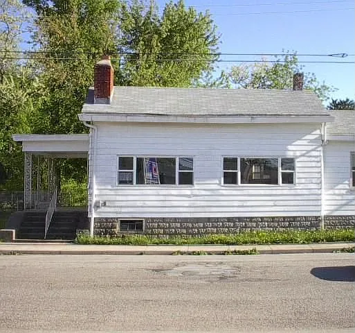108 Hazen Ave photo 1