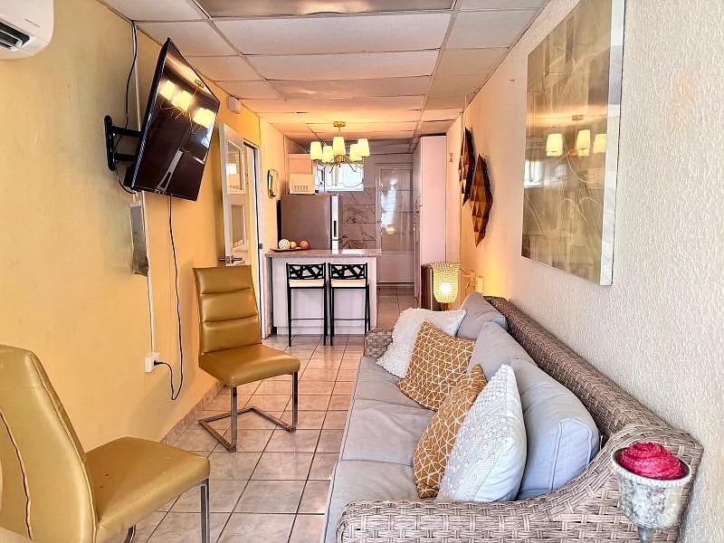 1 bed, 1.0 bath, 400 sqft, $800 — Photo 2