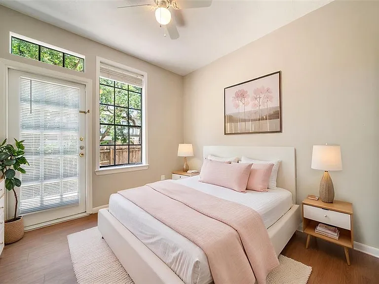 2300 Leon St #101 — Photo 2