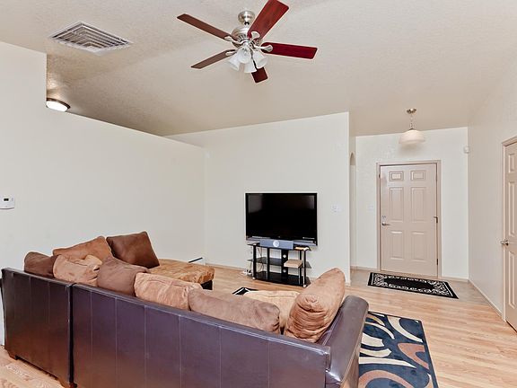 4th image of 163 Drumlin Cir