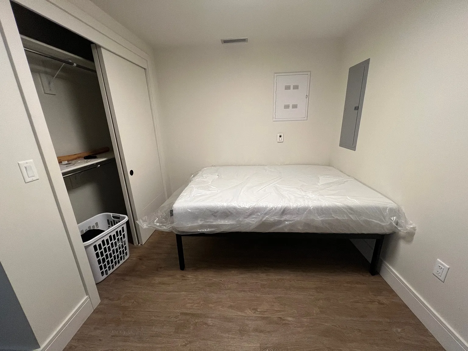 Studio, 400 sqft, $3,000 — Photo 4