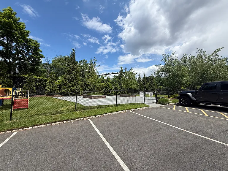 181 Long Hill Rd #P2 — Photo 17