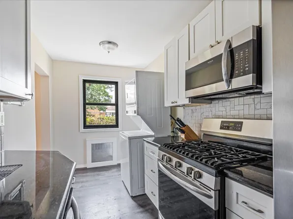 16-37 Utopia Parkway image 7 of 15