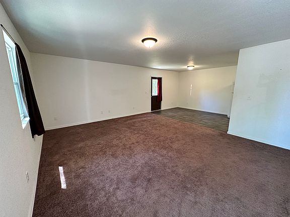 4th image of 60 Jason St