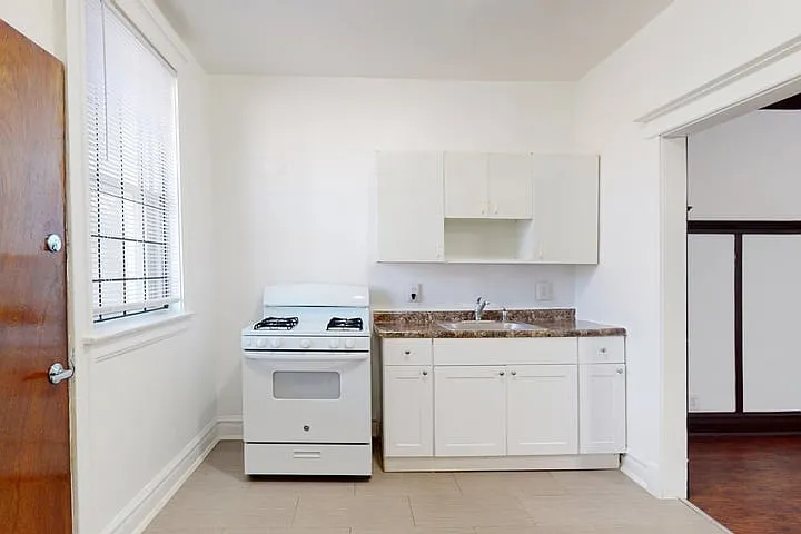 4859 S. Champlain Avenue — Photo 8