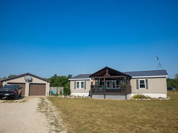 910 Cardoza Dr, Crystal, MI 48818