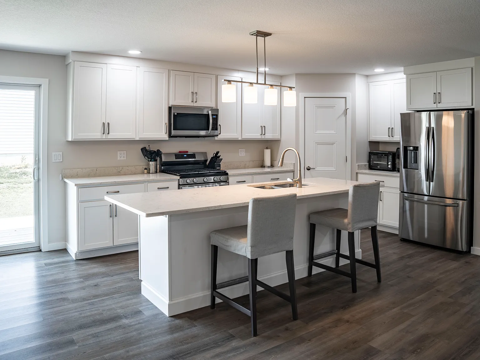 4 bed, 2123 sqft, $2,000 — Photo 4