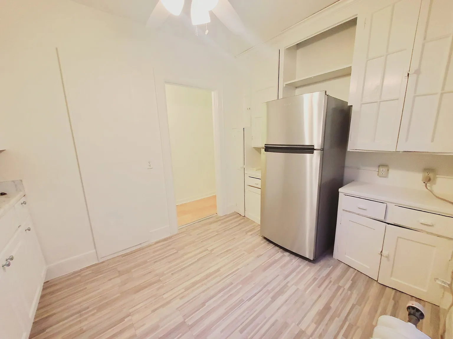 1 bed, 1.0 bath, 661 sqft, $1,950 — Photo 2
