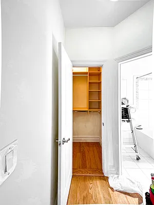 Rented by Manhattan Realty Group | media 11