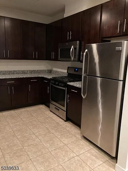 2 bed, 2.0 bath, 1308 sqft, $2,600 — Photo 2