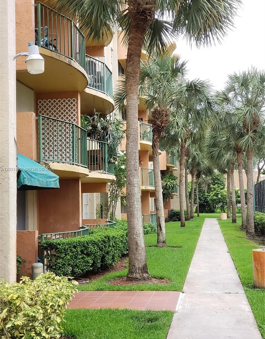 9310 Fontainebleau Blvd — Photo 1