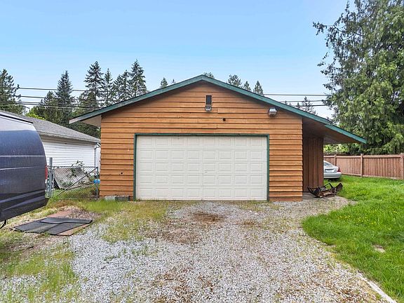 3rd image of 11750 Fraserview St