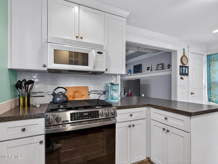 211 Lareine Ave — Photo 15