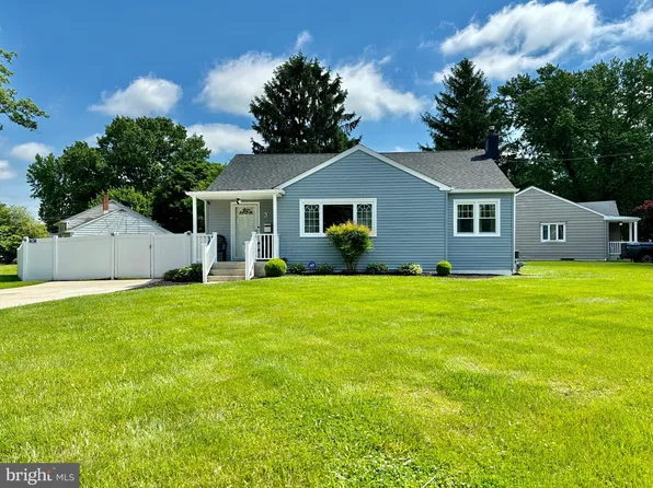 3 Tinker Dr, Mount Holly, NJ 08060
