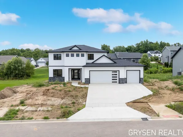 1839 Stratford Ln NW, Grand Rapids, MI 49534