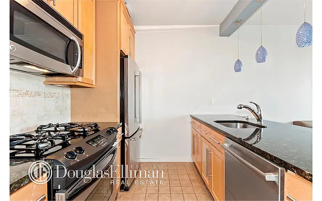 Sold by Douglas Elliman | media 4