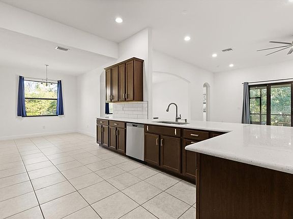 3rd image of 3918 Gaviota Dr
