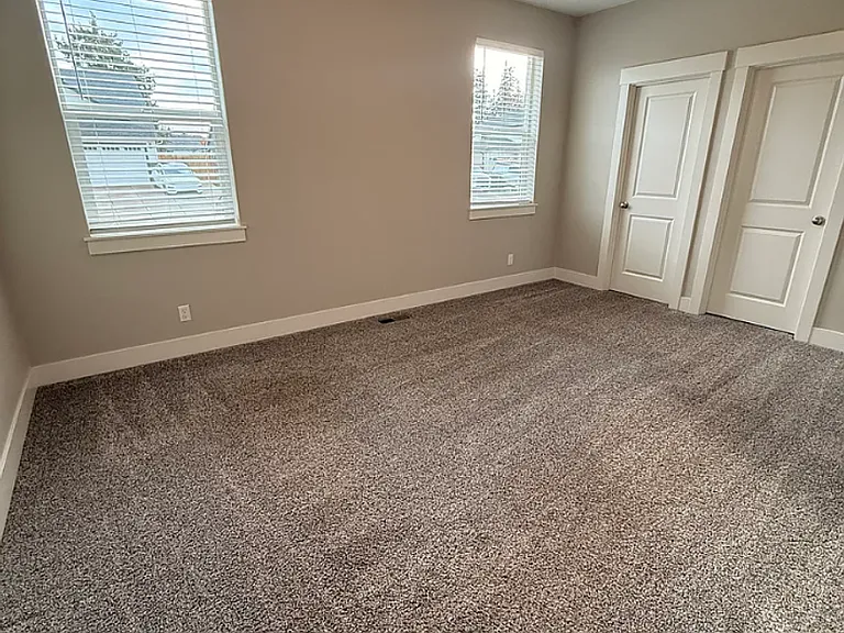 450 NE Pine St — Photo 7