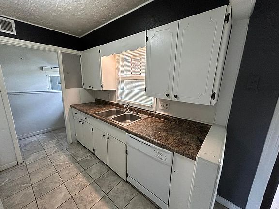 5th image of 2721 S Martinson Ave