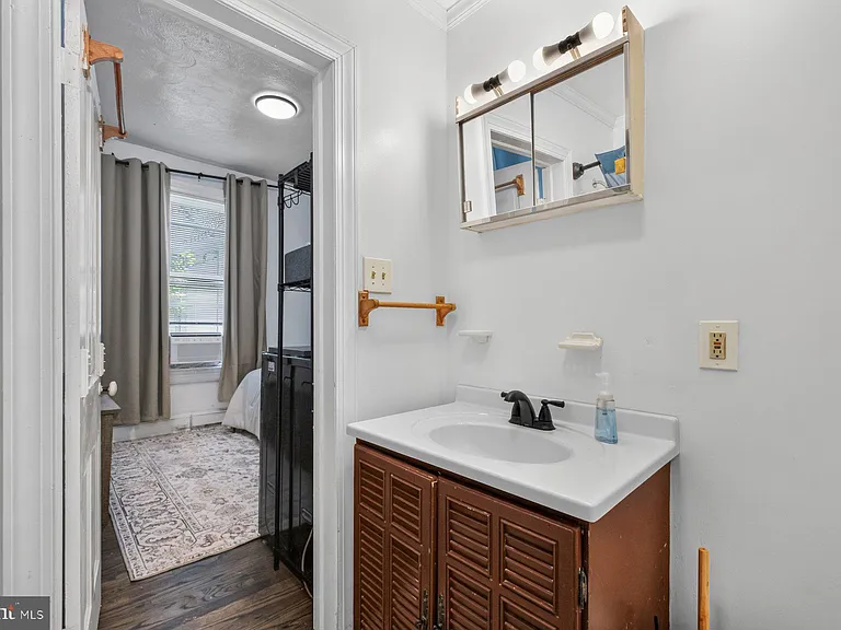 510 E 41st St #3 — Photo 19
