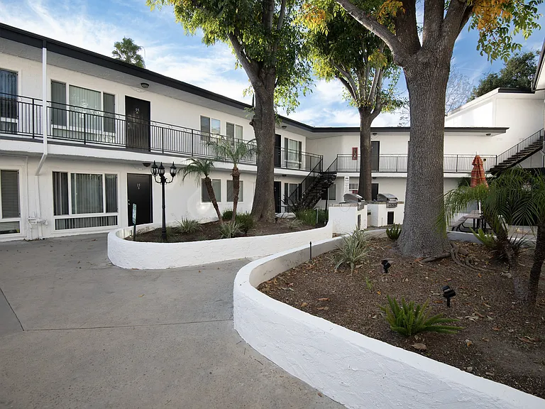 Sunset Ridge at La Crescenta — Photo 7