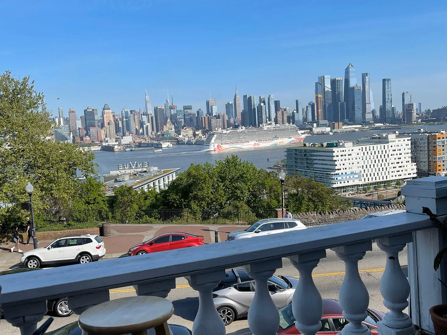 2 bed, 750 sqft, $3,250 — Photo 4