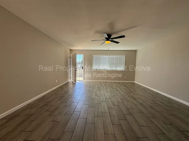 3302 W Loma Ln #3 — Photo 5