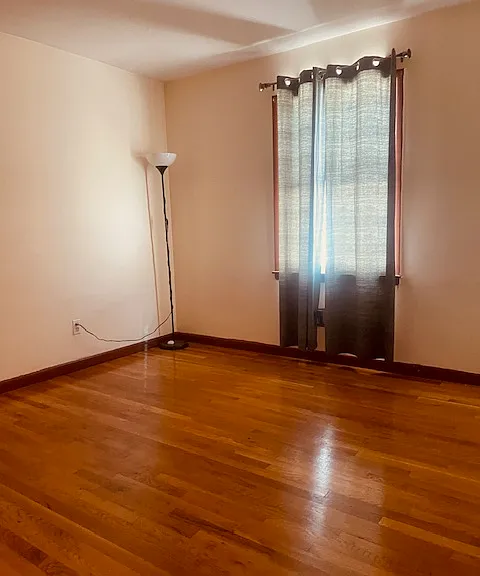 31 Romaine Ave #2 — Photo 6