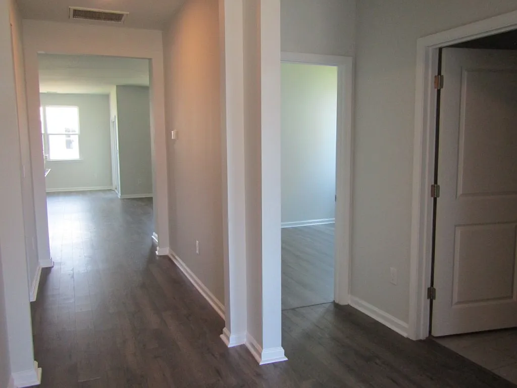 3 bed, 1618 sqft, $2,050 — Photo 3