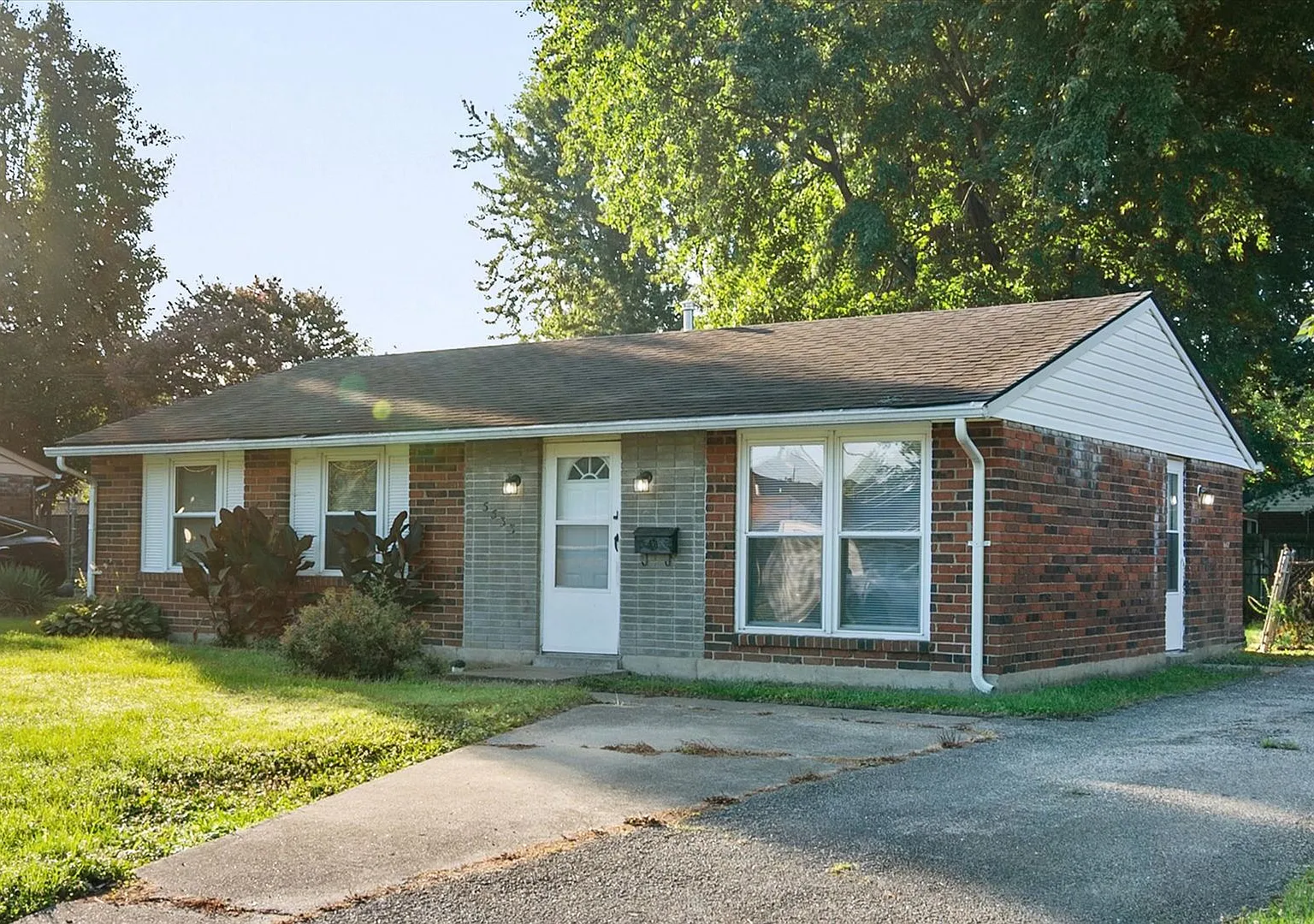Awesome 3 Bedroom Home in Newburg — Photo 4