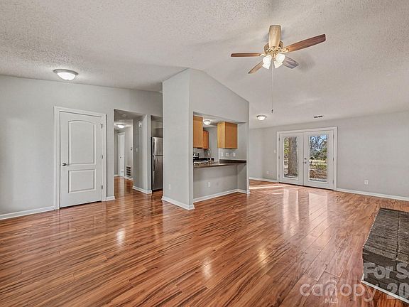 5th image of 2728 Studley Rd