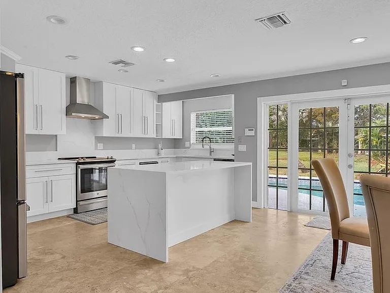 16627 Deer Path Ln — Photo 3
