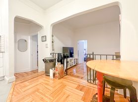 200 E 26th St